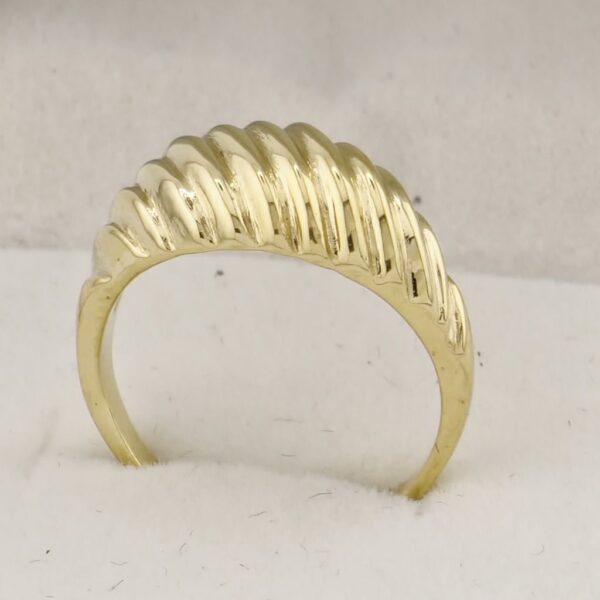 10K Yellow Gold Undulating 1 Ring - Image 2