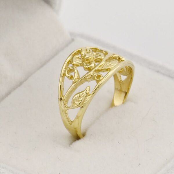 10K Yellow Gold Flowers Filigree Ring - Image 2