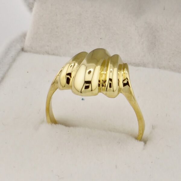 10K Yellow Gold Sea Shell Ring - Image 2